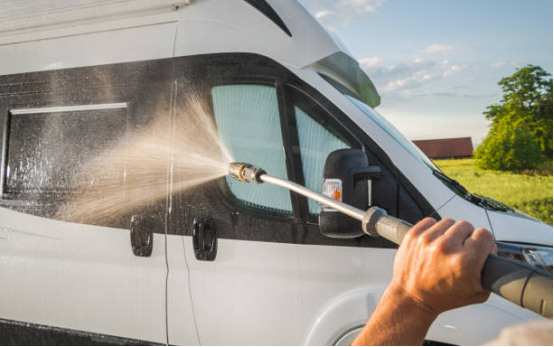 Electric pressure washer (for washing car windows)