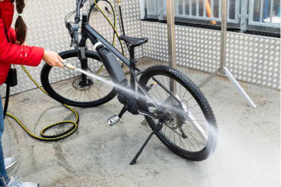 The efficient application of electric pressure washers in cleaning electric skateboards and bicycles
