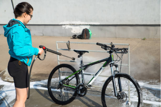 Electric pressure washer for bicycle washing